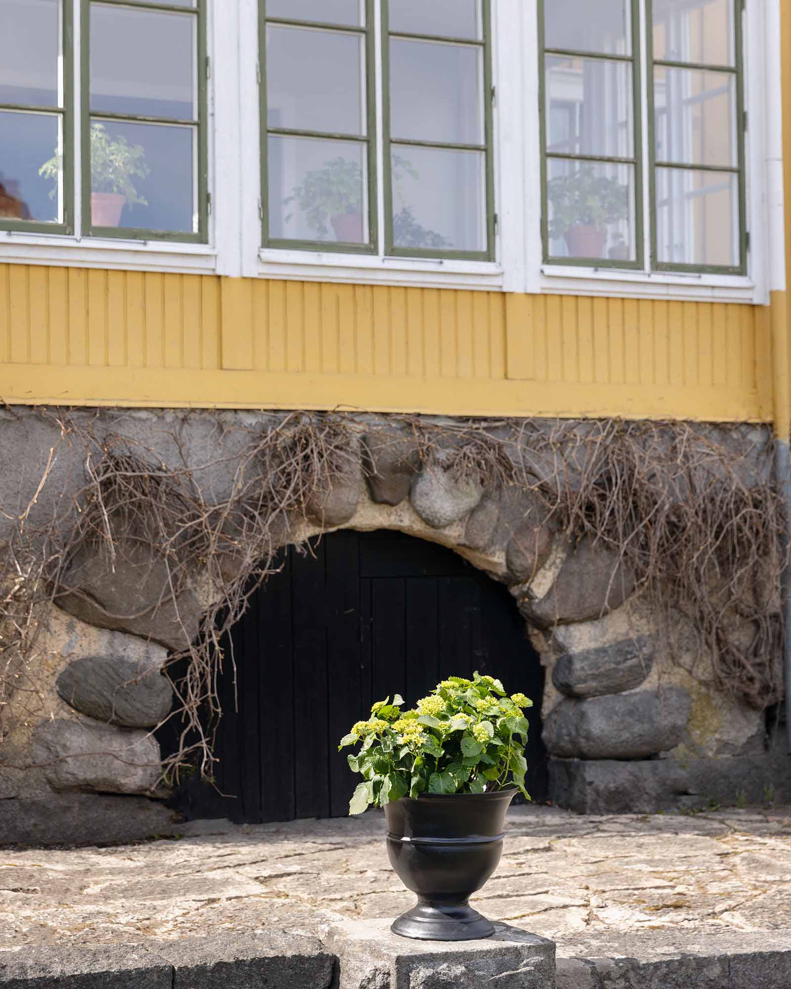 Gjutjärnsurna - Trädgårdsurna Jugend - Image 2