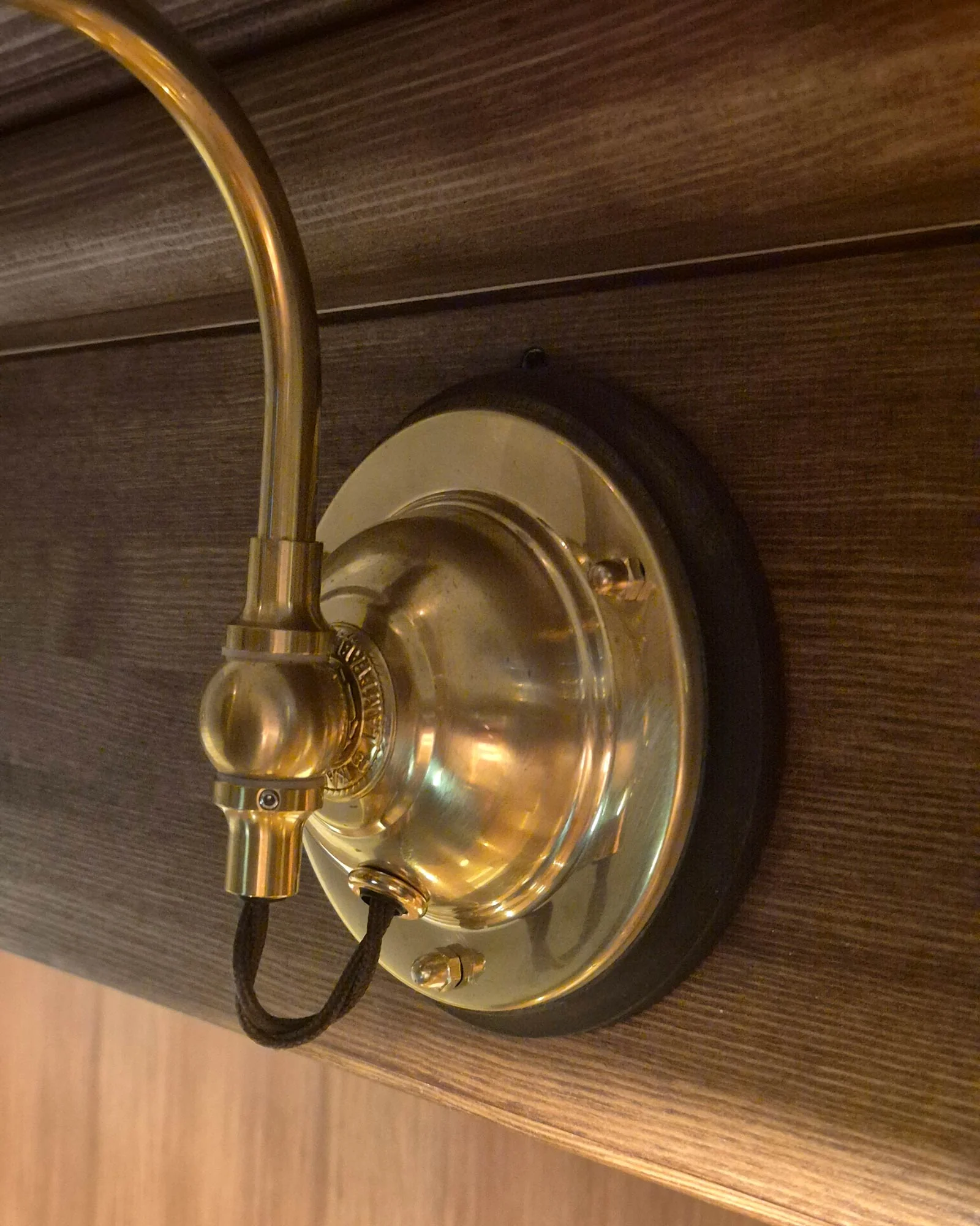VÀgglampa - Gripenberg mÀssingsskÀrm, brun - Image 3